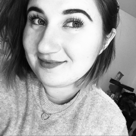 Meet your Posher, Brooke - Picture 2 of 2